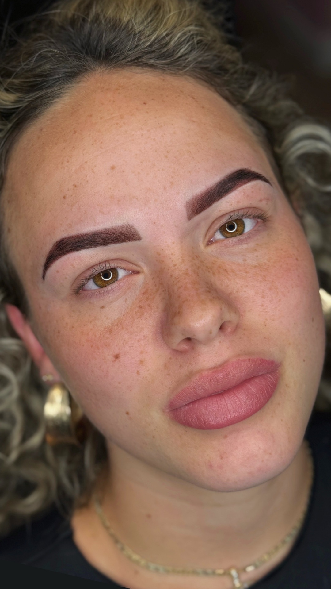 Henna brows resultaat bij HolyShe Brow Bar