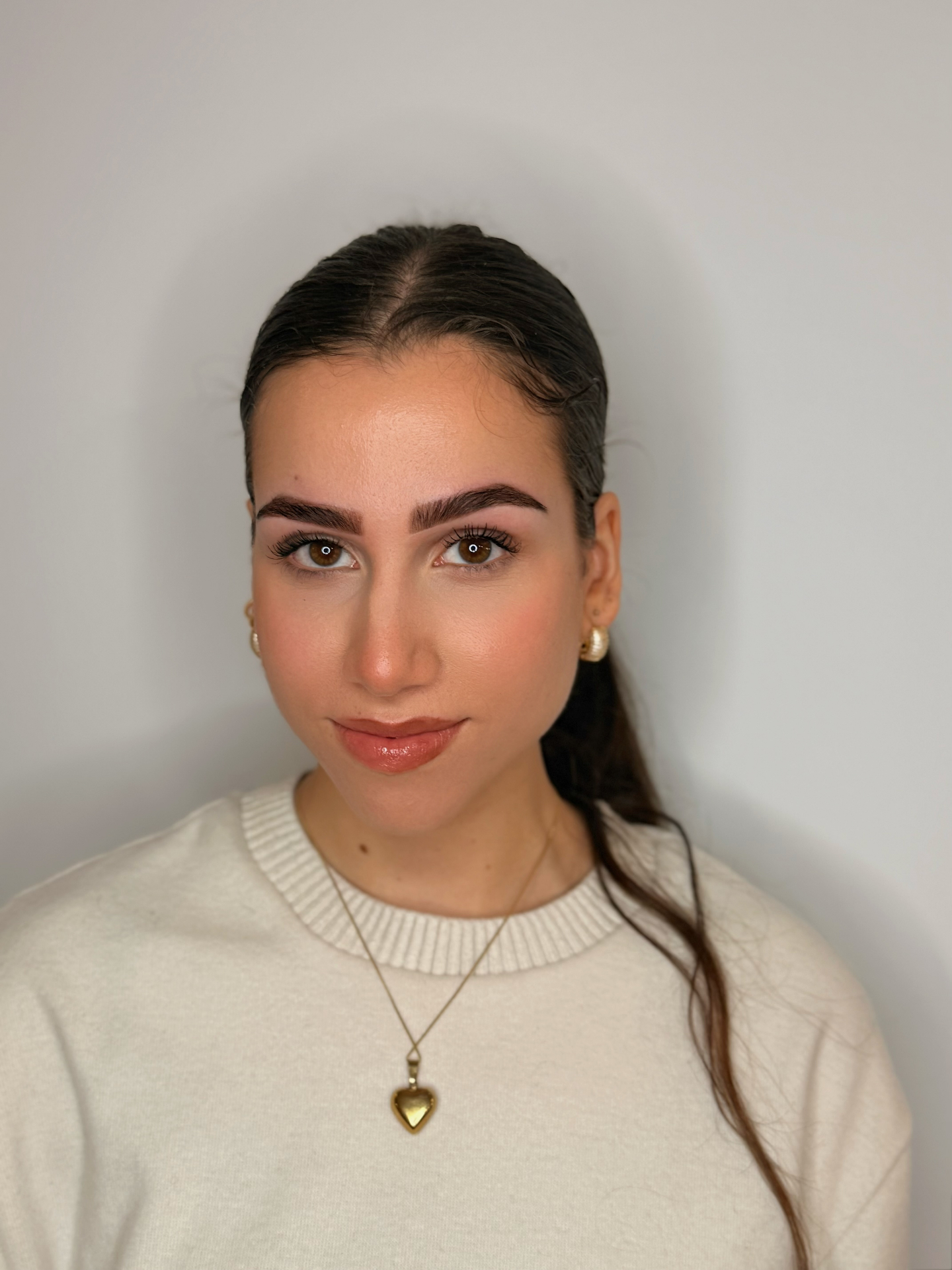 Hybrid brows resultaat bij HolyShe Brow Bar – skinstain hybrid wenkbrauwen