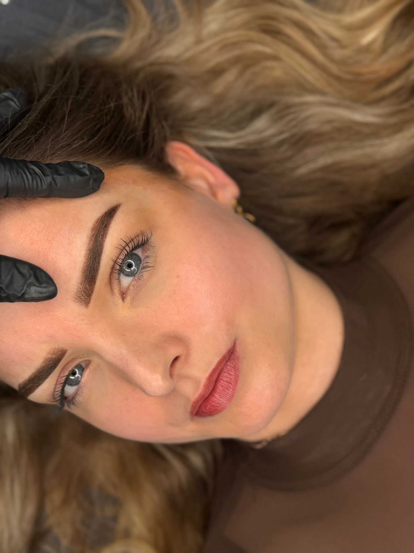 PMU powder brows resultaat bij HolyShe – permanente make-up wenkbrauwen