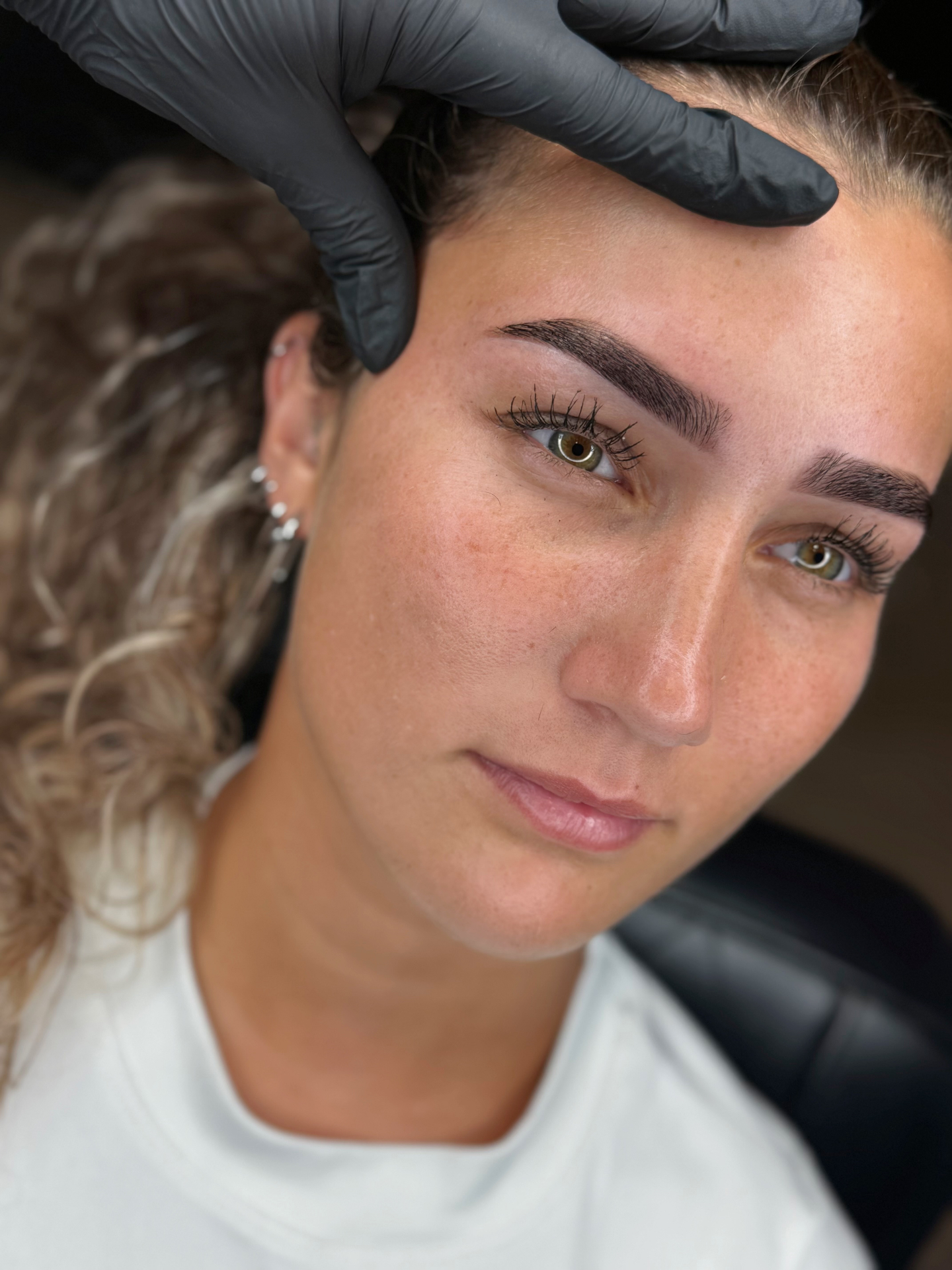 Brow shaping en tinting resultaat bij HolyShe Brow Bar